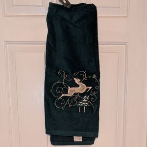 Vintage (1978)  Grand Prix by Avanti Leeping Reindeer Bath Towel
